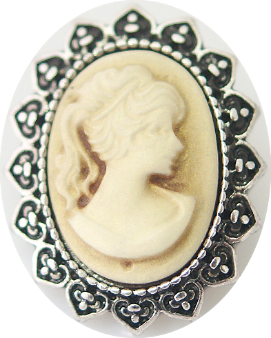 Statement Cameo Snap