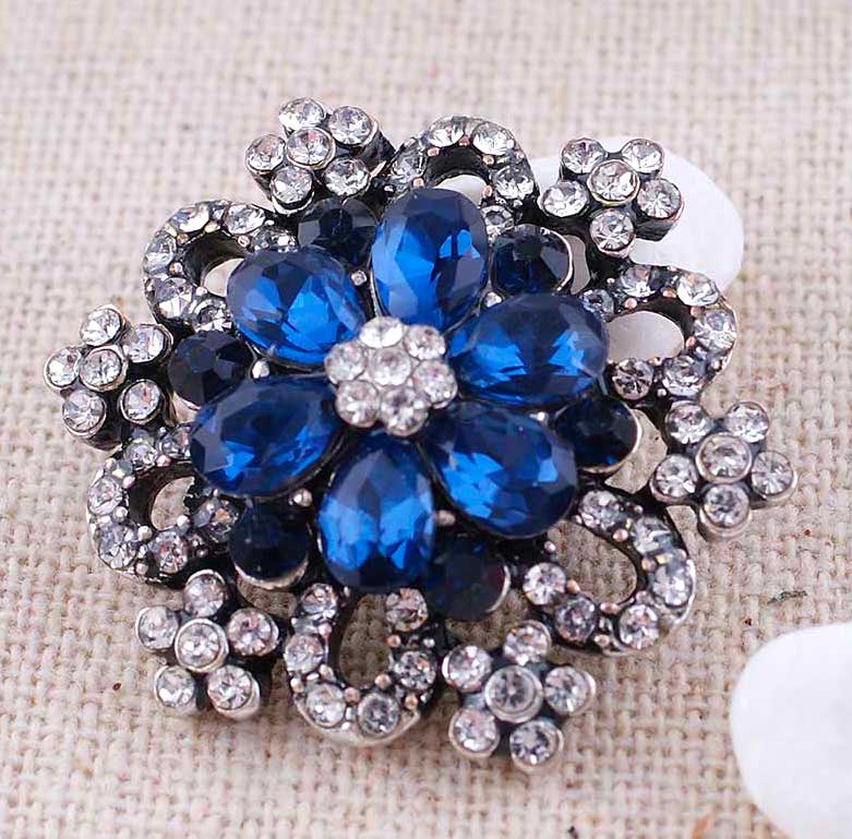 Statement Bling Swirl Snap