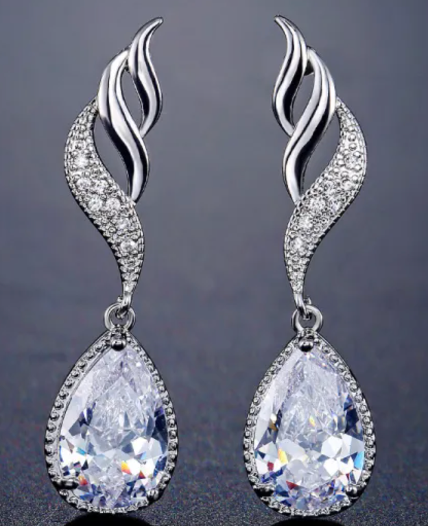 Feminine Elegant Water Drop Zircon Earrings